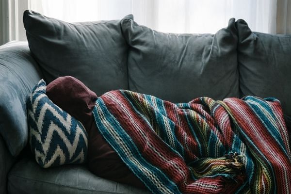 dormir devant la télé vignette