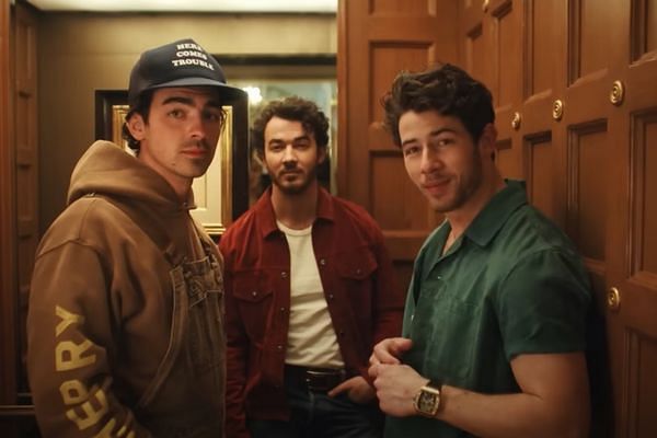 Jonas Brothers clip